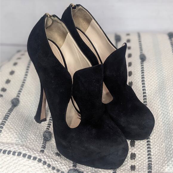 Prada Tear Drop Cut out Bootie High Heels Black Women's Size 37 1/2 / US 7.5 - Picture 2 of 10